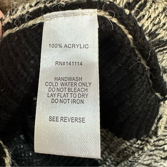 Yaira Black and Beige Patterned Knit Women's Sweater Poncho - Picture 5 of 6